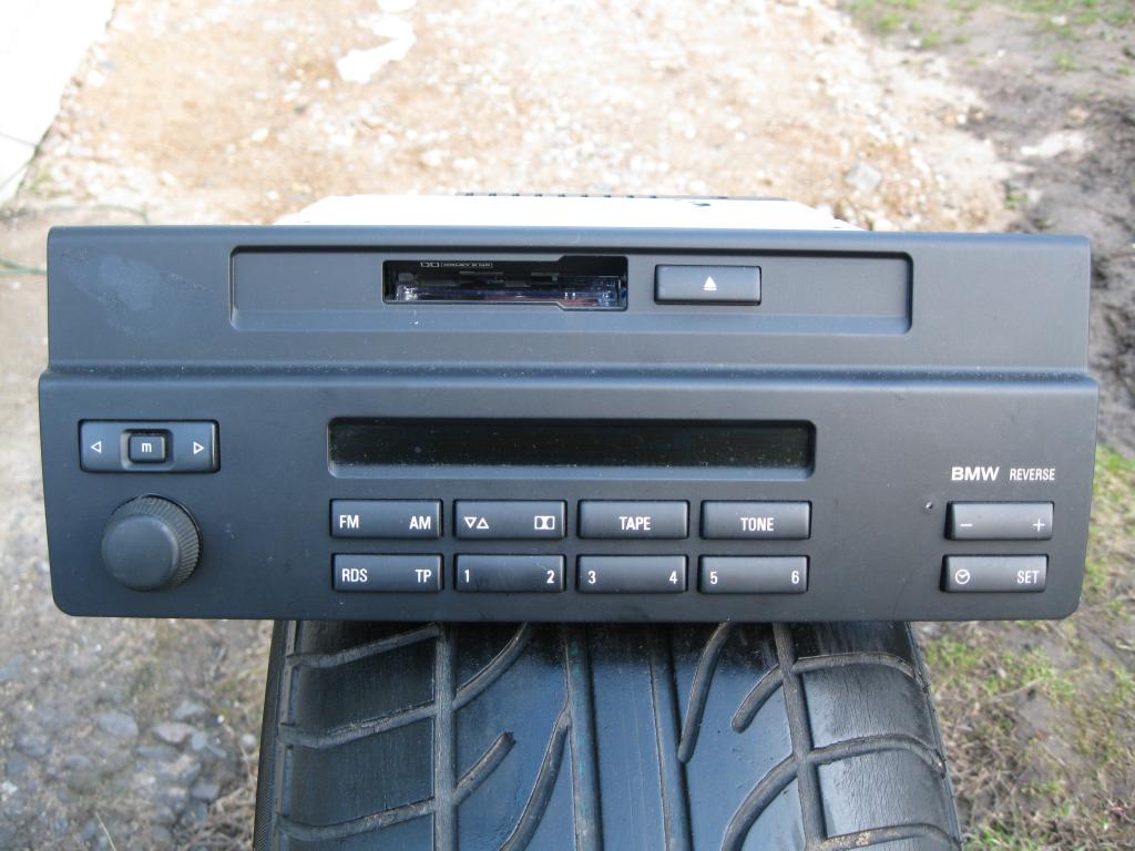 Купить магнитолу е39. Штатная магнитола БМВ е39. Штатная кассетная магнитола BMW Business e39. Магнитола Becker e39 кассетная. Магнитола штатная БМВ е39 1998.